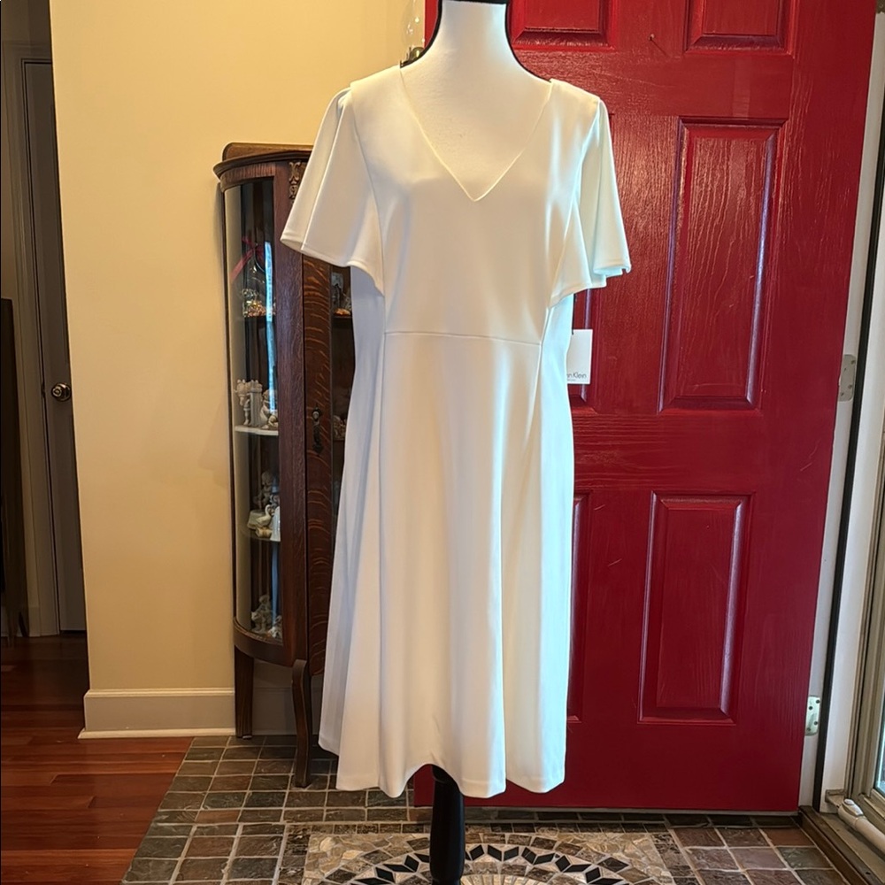 Calvin Klein Elegant White V-Neck Dress